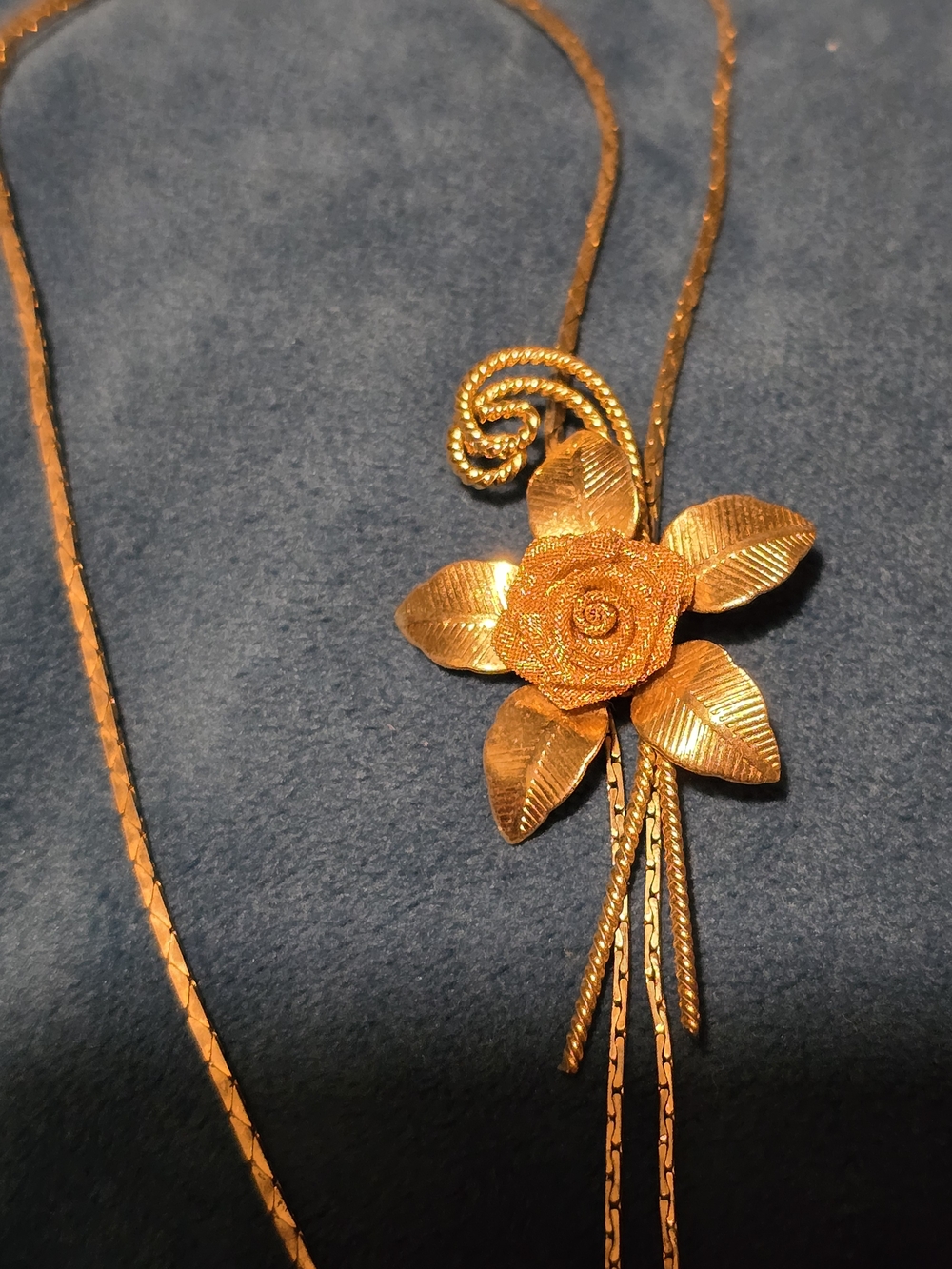 Vintage Elegant Gold Flower Pendant 2" Necklace 14" Drop - Women's Jewelry